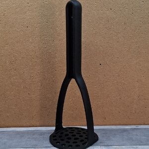 Pampered Chef Black Nylon Potato-Bean-Vegetable-Fruit Masher Utensil